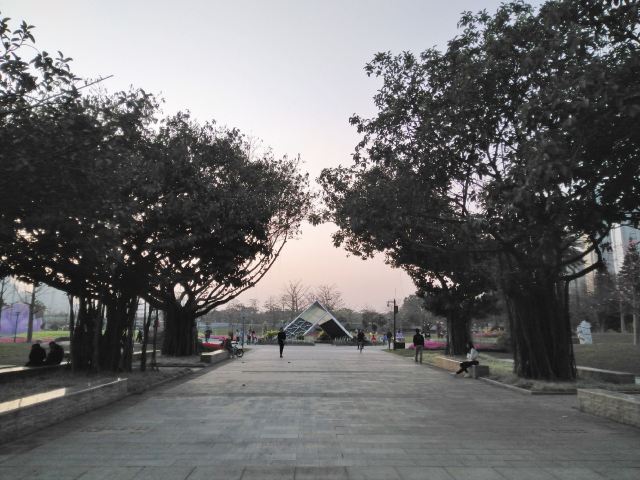 Hongcheng Park (East Gate)