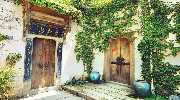 5-Day Huangshan Scenic Area + Chengkan Village+Xin' an River Landscape Gallery + Yangchang Tulou Buildings + Xixinan Scenic Area