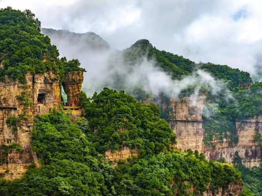 承德兴隆山红河漂流附近的兴隆上台农家院大铁锅炖真不错！来尝尝