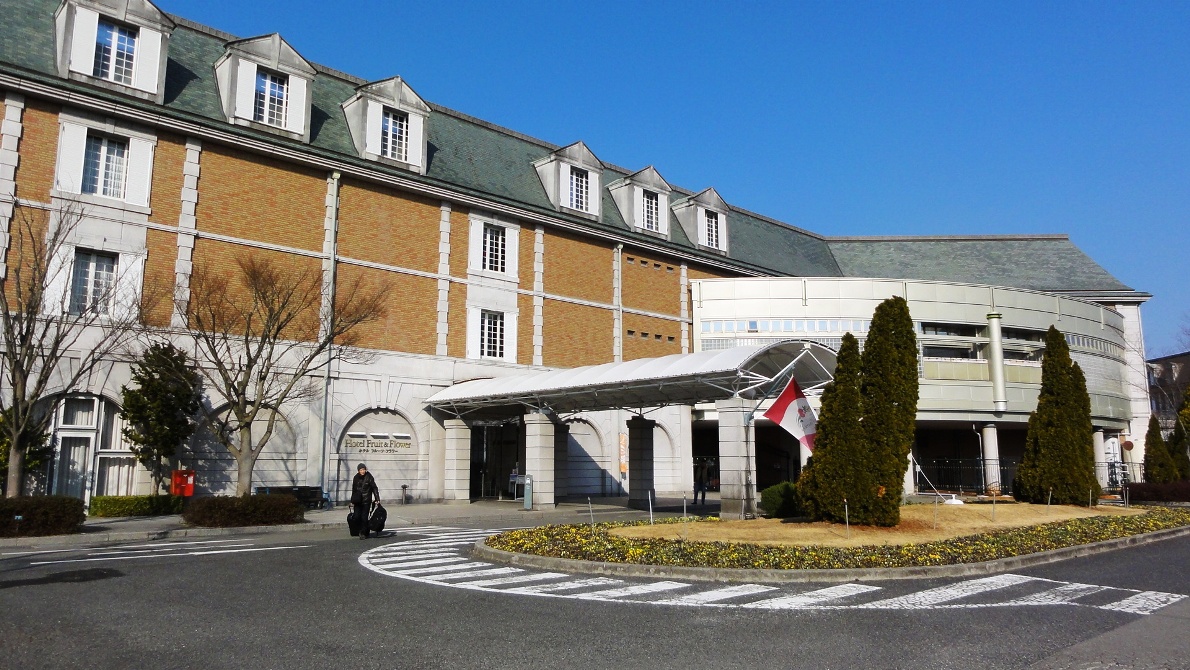 日本本州游（2）   神户 16点时，到达了神户，入住在弗鲁兹弗劳尔温泉度假酒店。神户位于本州岛的西