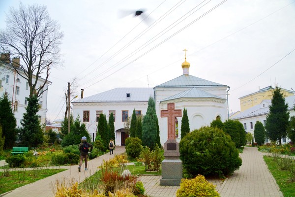 【sretenskaya tserkov 】修道院。地址是Deputatskiy per.杰普塔茨基