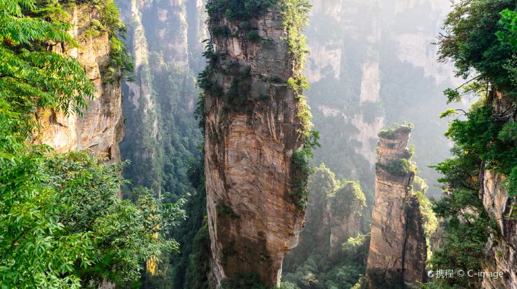 6-Day Hunan Private Tour· Zhangjiajie, Fenghuang Ancient Town, Furong Town, Tianzi Mountain, Baofeng Lake