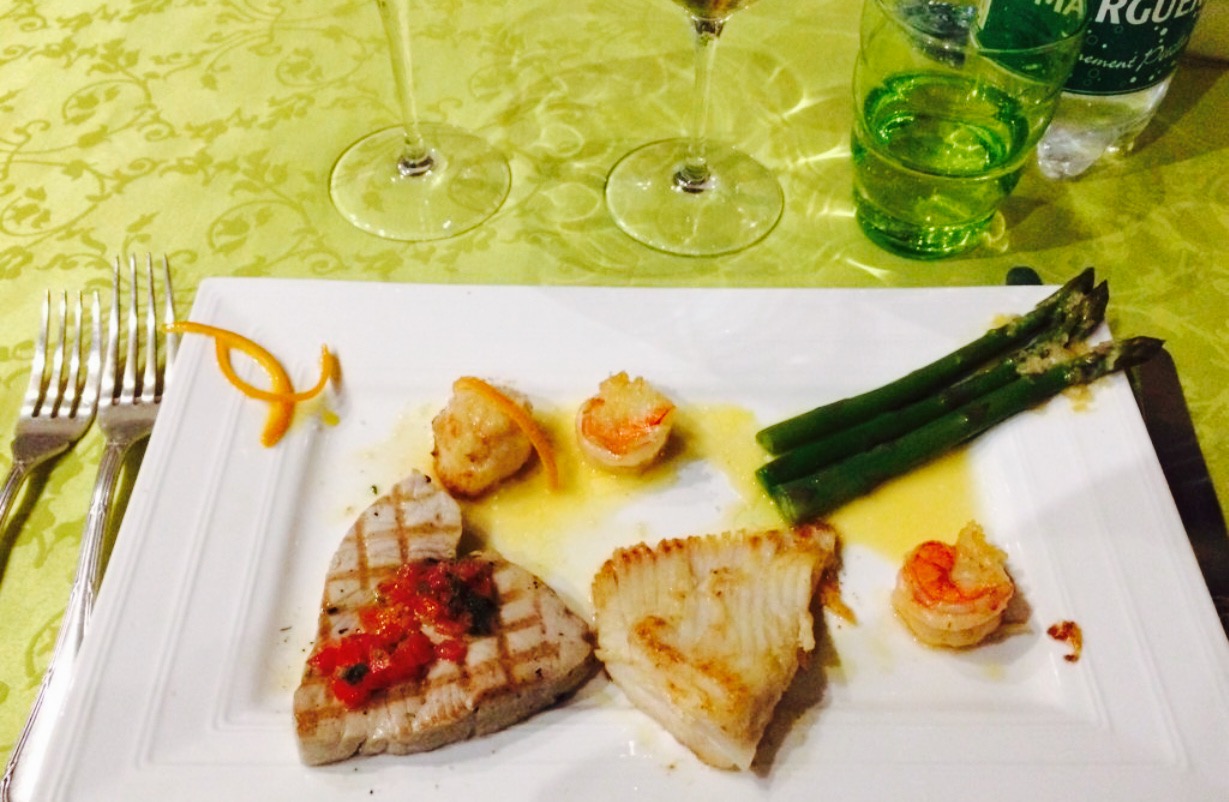 Hotel Cote Cour餐厅图片