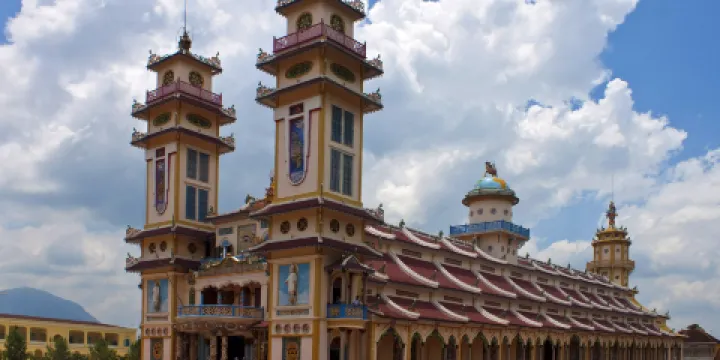 峴港高台教聖地