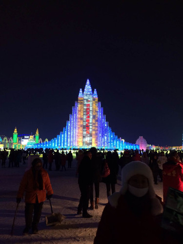 东方小巴黎 两个人的哈尔滨