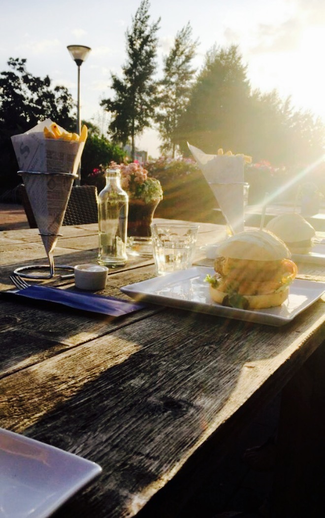 Pannenkoeken restaurant bij de plas餐厅图片