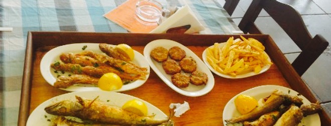 Perigiali Ouzeri Mezedopoleio餐厅图片