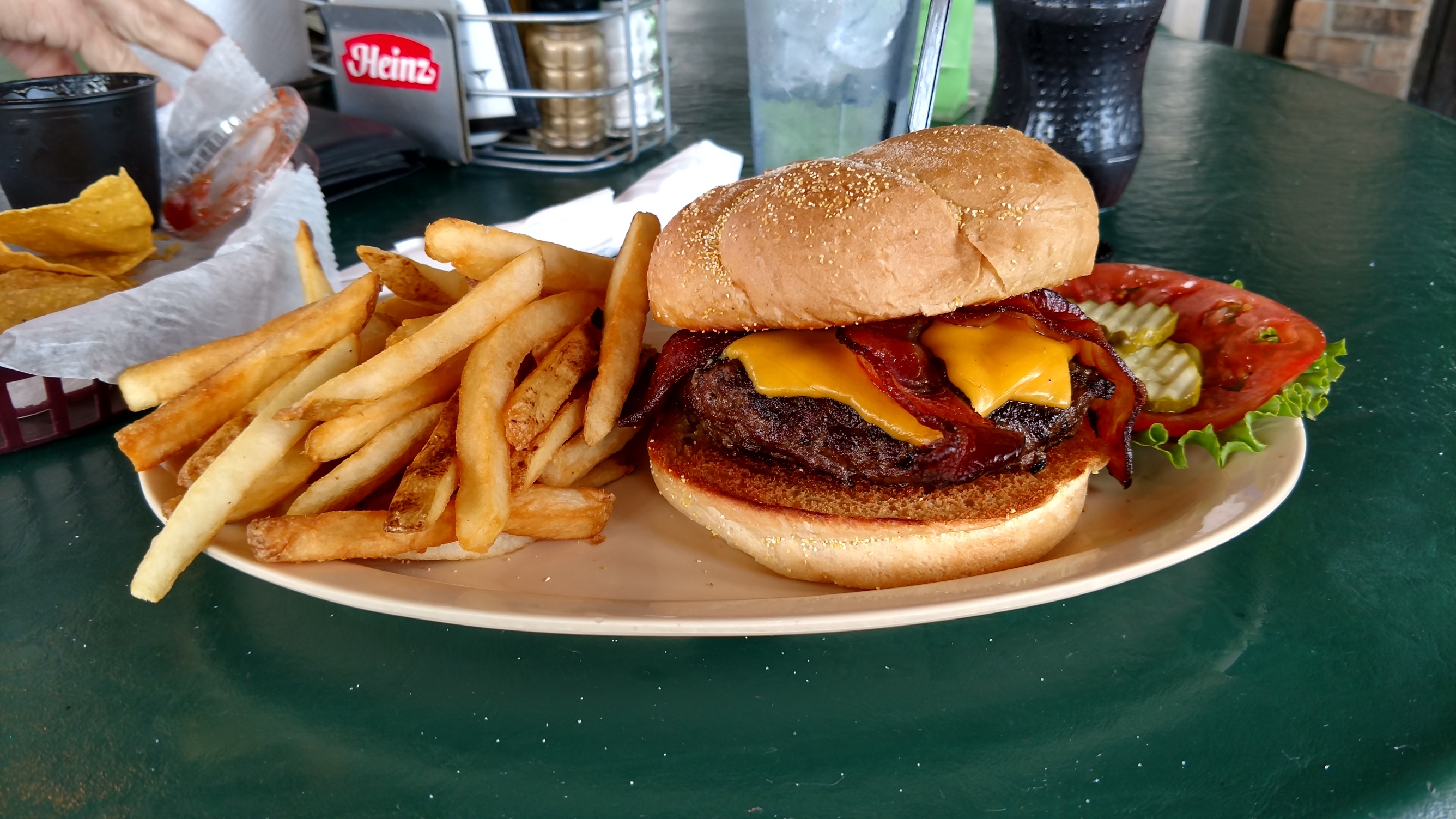 Sidelines Sports Bar and Restaurant餐厅图片