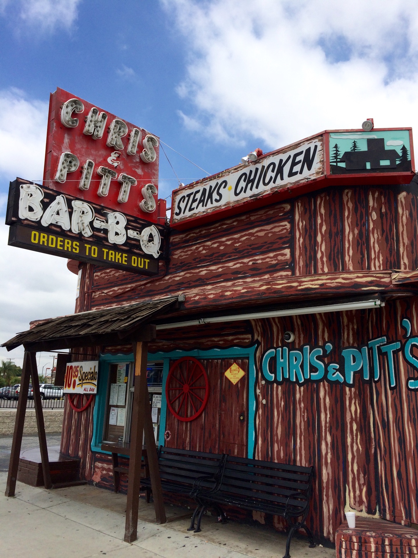 Chris' & Pitt's Restaurant