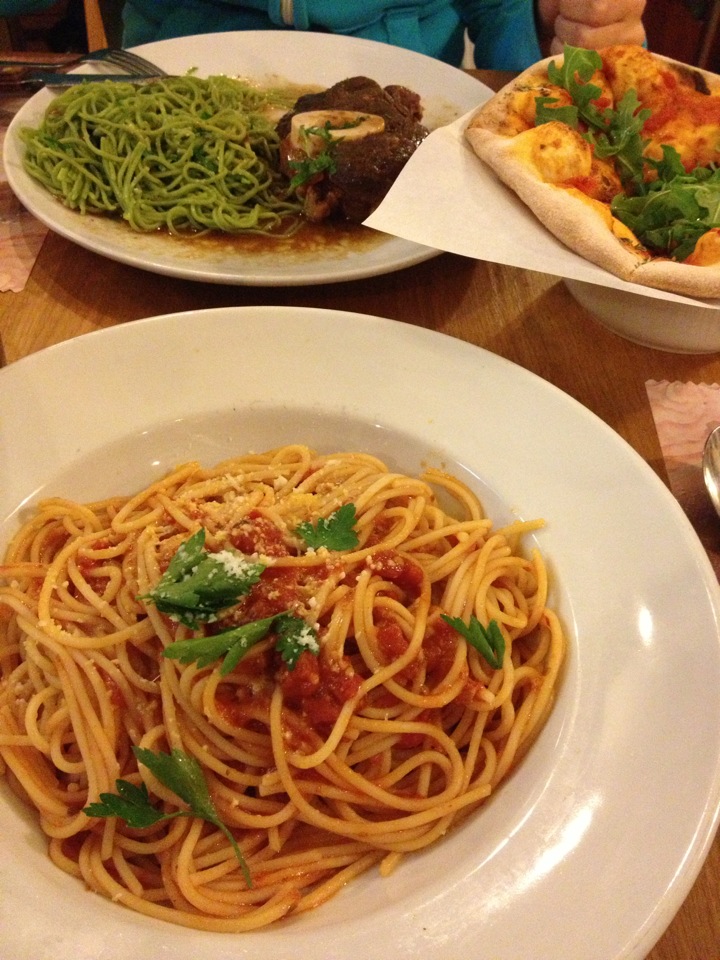 Ginos Parquesur餐厅图片