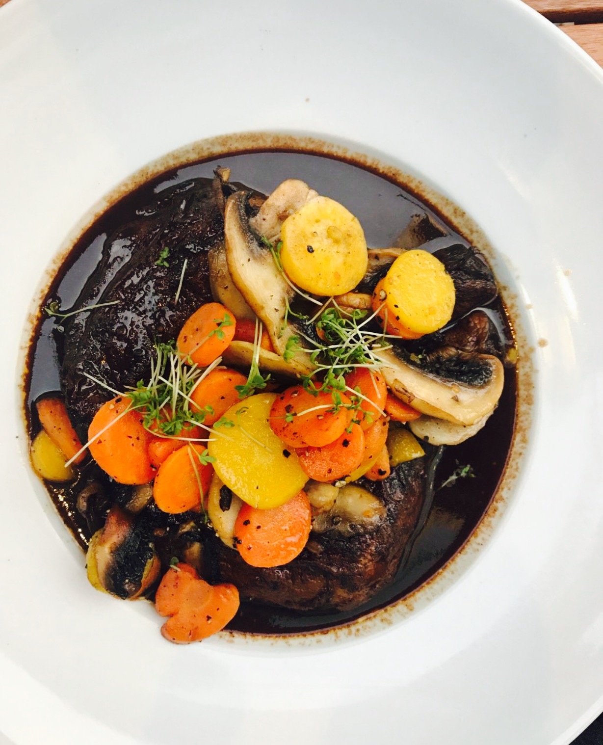 La Bouche Bistro & Bar