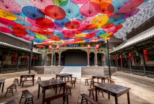 山西乔家大院+平遥古城一日游丨含讲解可选平遥小景点/含餐【玉临风踏平遥古城，携手相拥游乘兴 参观历史悠久古城，领略山西文化特色】