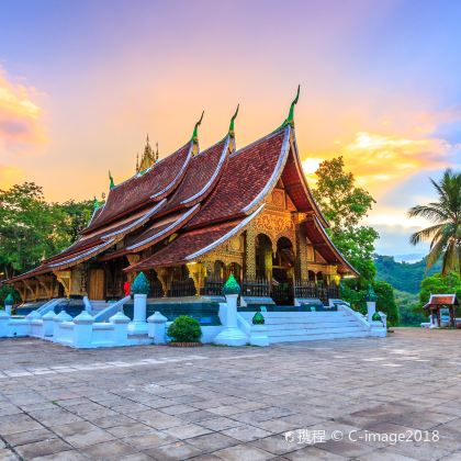 老挝琅勃拉邦+关西瀑布+香通寺+普西山4日3晚私家团