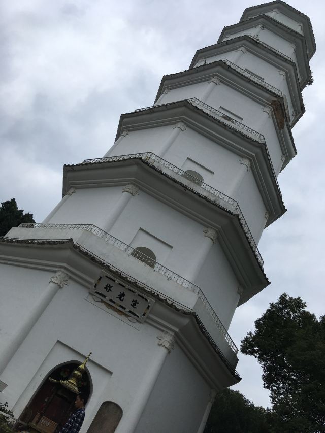 於山