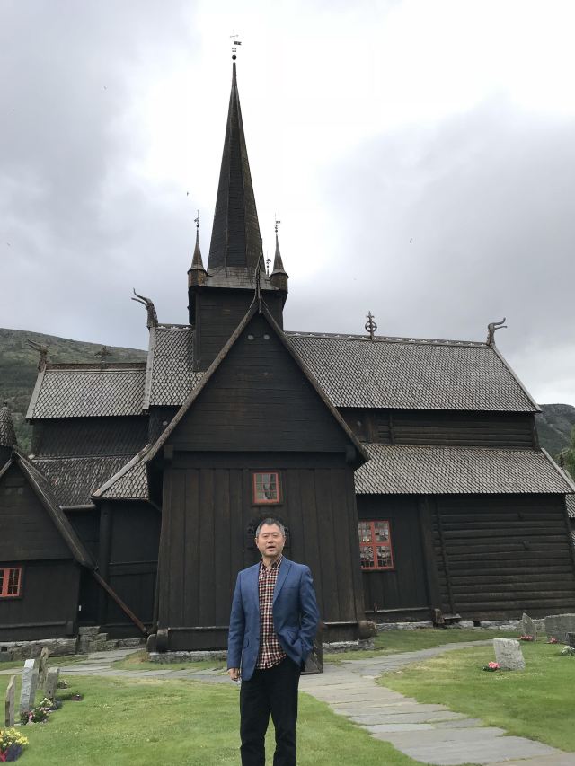 Lom Stave Church