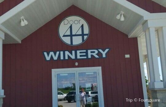 Parallel 44 Winery And Vineyard Travel Guidebook Must Visit
