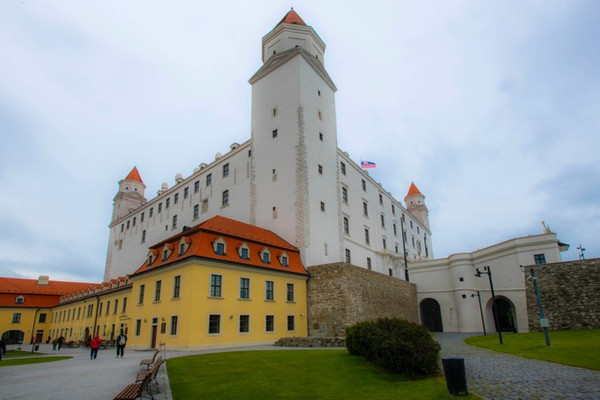 第三天 斯洛伐克布拉迪斯拉发城堡 匈牙利渔人堡、英雄广场、国会大厦、多瑙河夜游