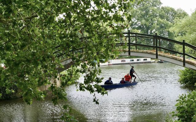 Magdalen Bridge Boathouse Punting Tours Attractions Oxford