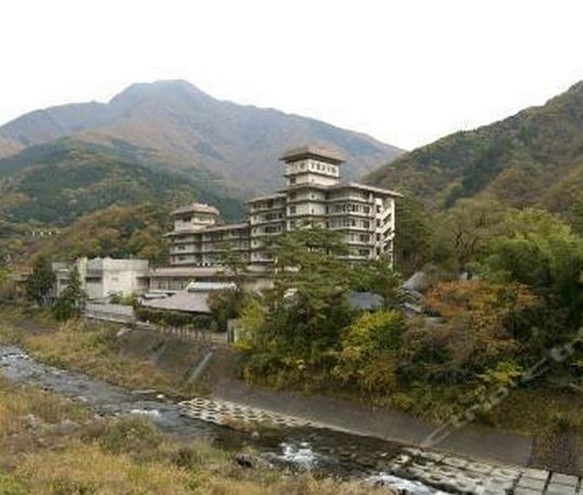 住宿富士山附近的纯日式温泉酒店，Shimobe Hotel(下部酒店)。 到达了我们今天要入住的位于