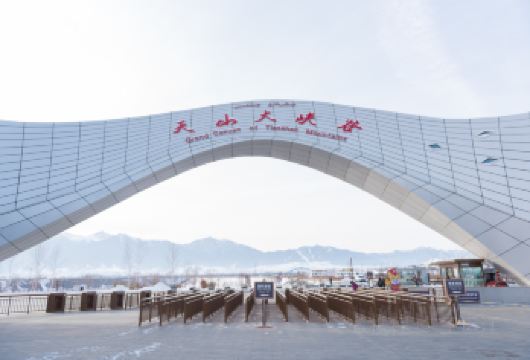 【精品小团·市内上门接】乌鲁木齐天山大峡谷+天山天池一日游【1、一天两个五A景区，避开早高峰堵车，省时都留在景区。】