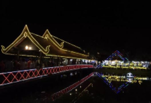 午夜市场购物图片