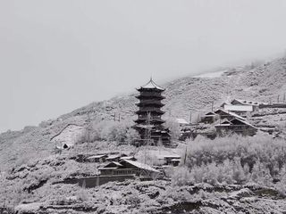 松潘，天那么蓝，山那么高，还很好滑！