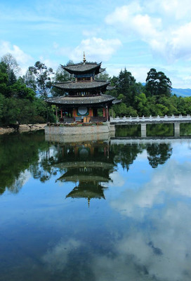 漫步丽江黑龙潭公园,束河古镇,远眺雪山古城