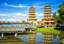 莲池潭景点图片