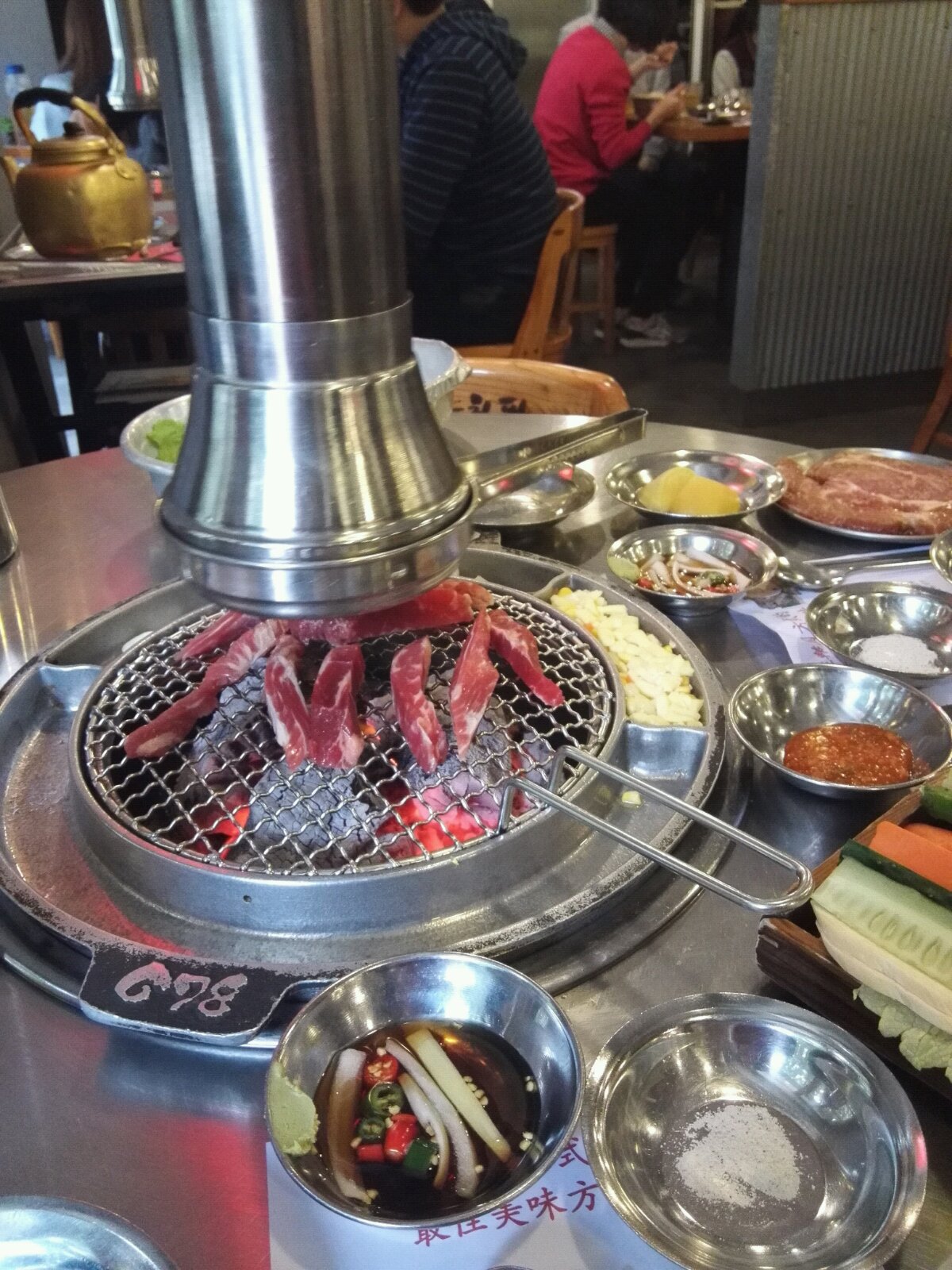 姜虎东在广州的烤肉店，玛西索哟！ 位于广州市白云区心谊路的姜虎东678烤肉店，是韩艺人姜虎东在广州的