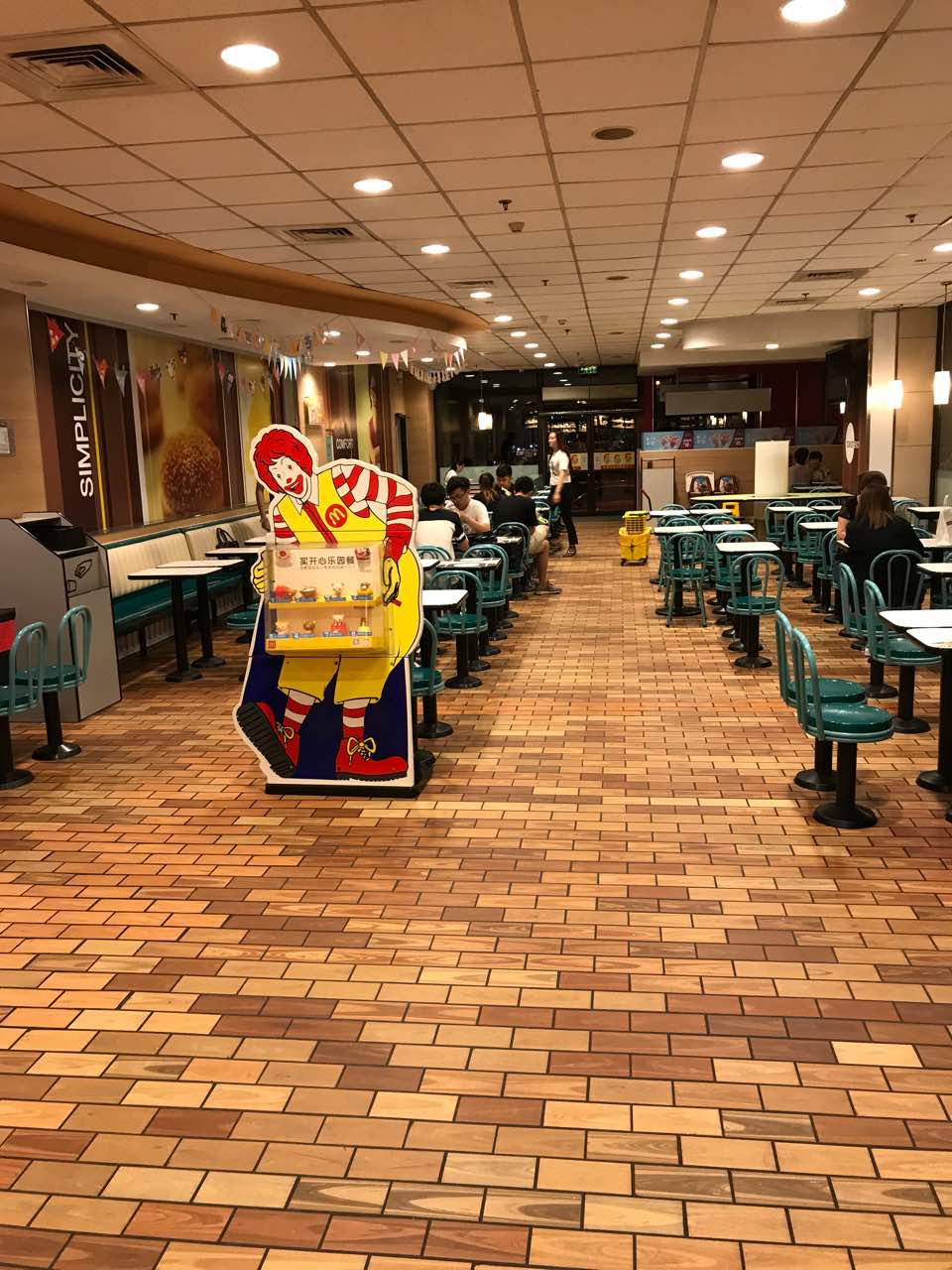 麦当劳(滑翔店)