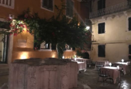 The Venetian Well美食图片