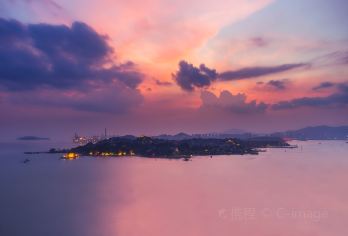 鼓浪屿【鼓浪屿往返+车子接送+全陪司导】【一价全含：市区内往返接送、往返船票、导游讲解。 优质服务：不赶时间、不凑行程、无购物、放心旅游。】