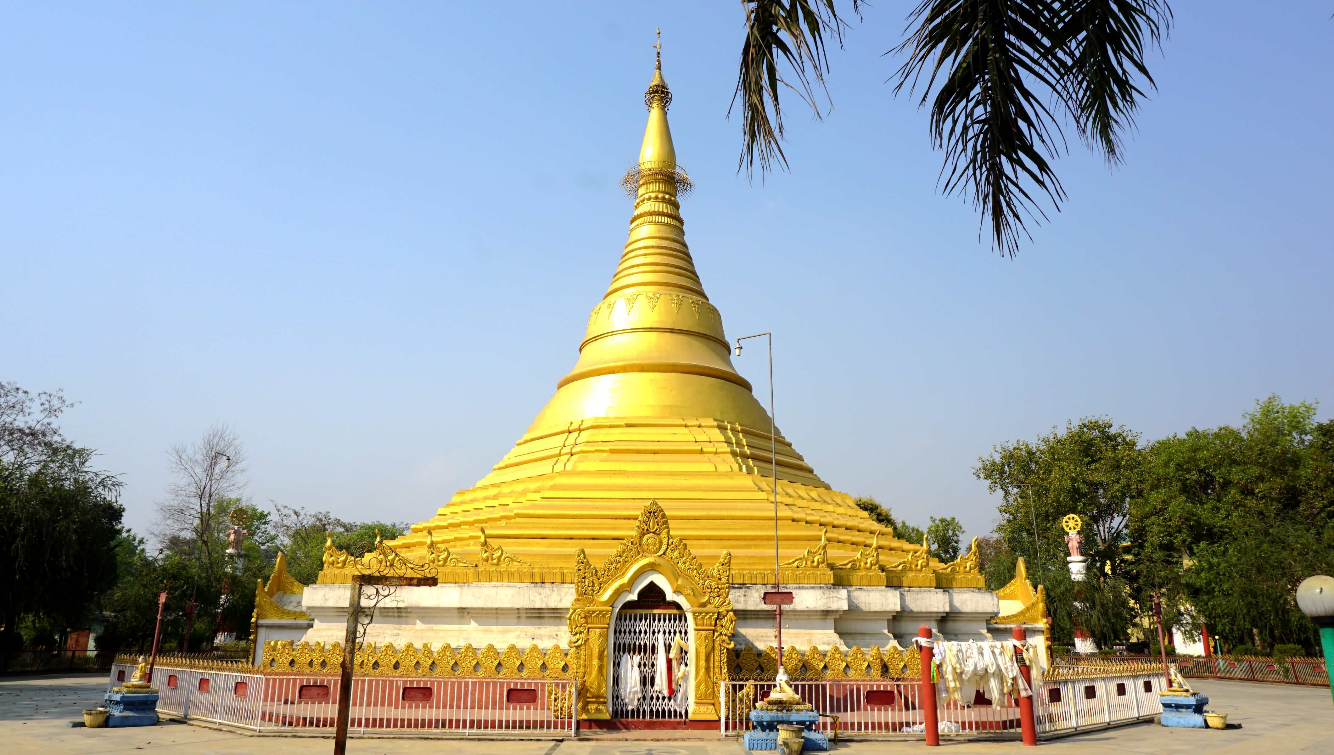 金壁辉煌的“缅甸金佛寺”，它脱胎于缅甸仰光大金塔。