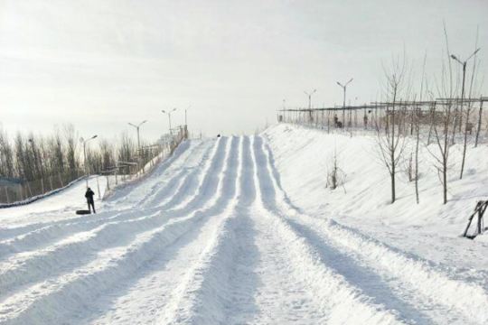 东飞滑雪场