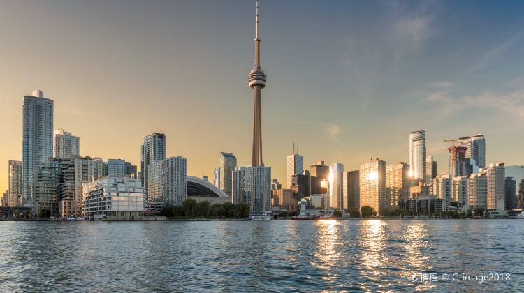 5-Day East Coast Maple Foliage Tour from Boston·Niagara Falls, Toronto, Quebec, Montreal and Ottawa | Skylon Tower Ticket and Hotel Breakfasts Included