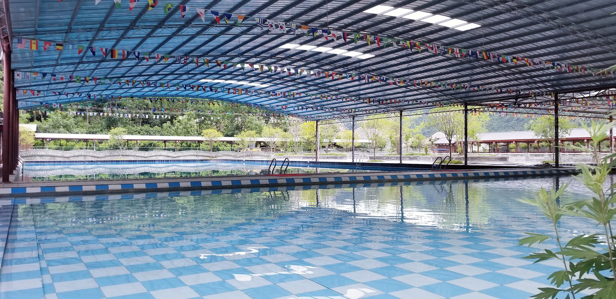 龙嘴子休闲山庄