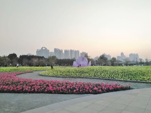 Hongcheng Park (East Gate)