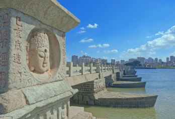 泉州开元寺+西街+洛阳桥+蟳埔村【蟳蜅簪花 16人精品小团】【体验小众，深度游玩，导游照顾更细致】