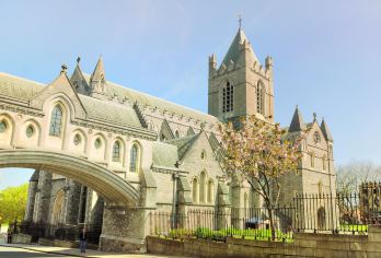 都柏林圣三一学院图书馆+都柏林尖塔+都柏林基督新教大教堂【私家团包车游 I 中英文司导 I 行程可沟通调整】