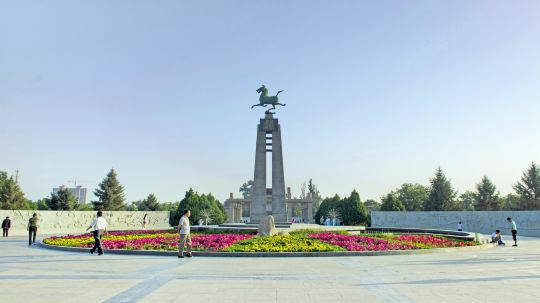 雷臺(tái)漢墓 行走在西部的草原