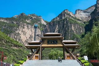 感恩母亲节，陪母亲来一次说走就走的旅行，周末打卡八泉峡