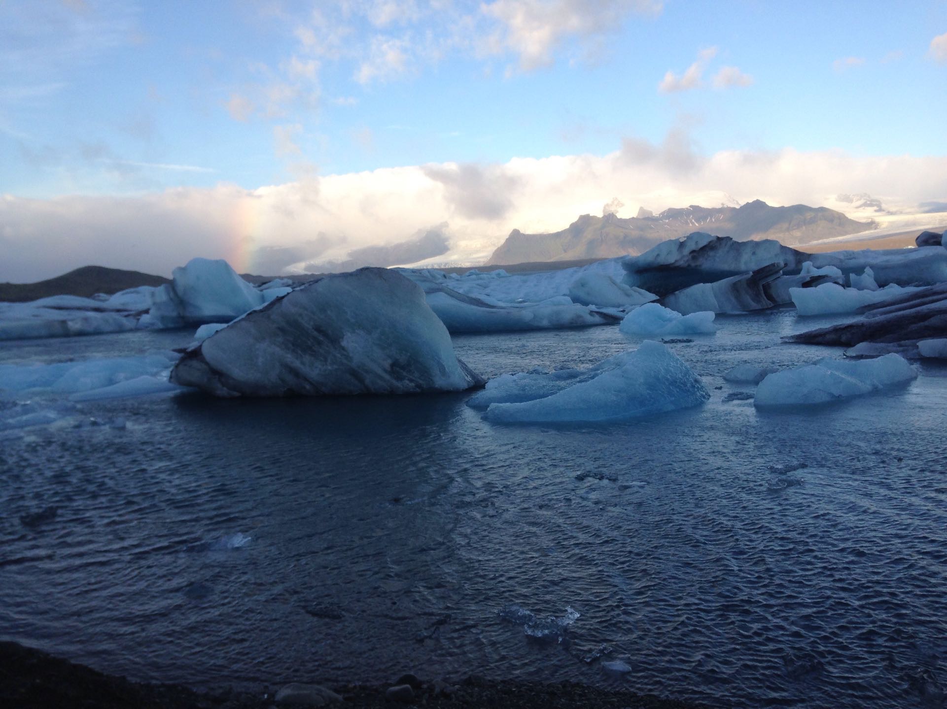 冰河湖的千年寒冰