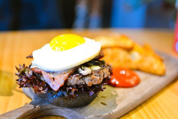BRAVO BURGER+