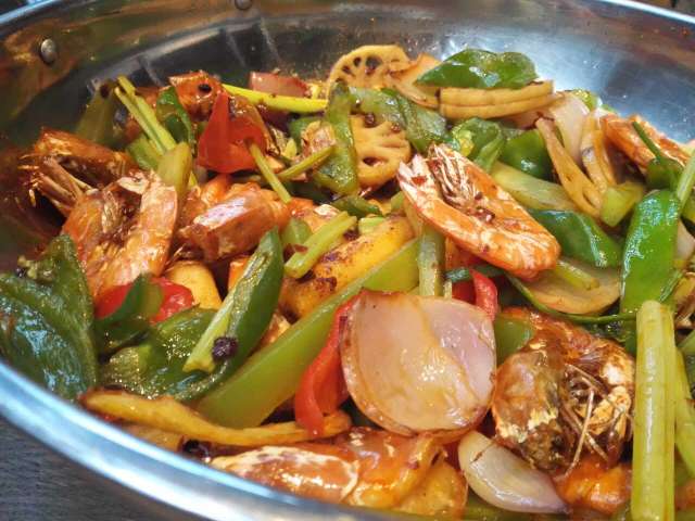 蛙蛙叫干锅年代(税东街店)