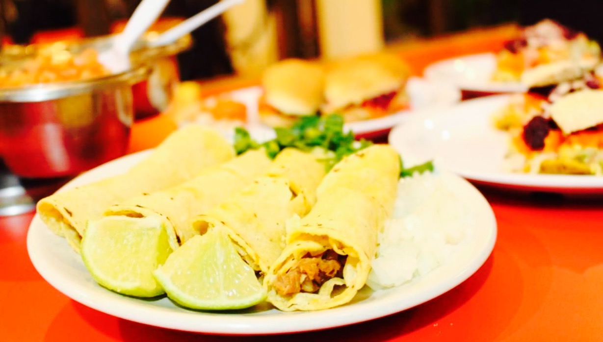 Carmelita Restaurant & Galeria餐厅图片