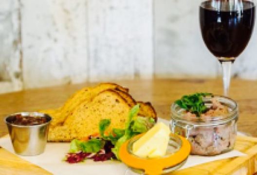 Mops and Brooms美食图片