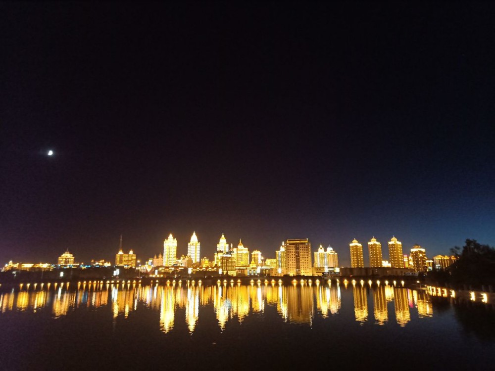 满洲里的夜景，还有呼伦湖的黄金海岸