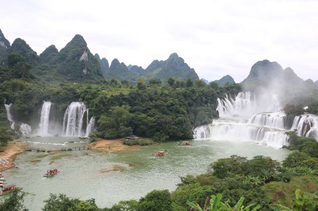 Detian Transnational Waterfall Scenic Area