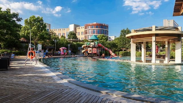 金凤凰温泉度假村