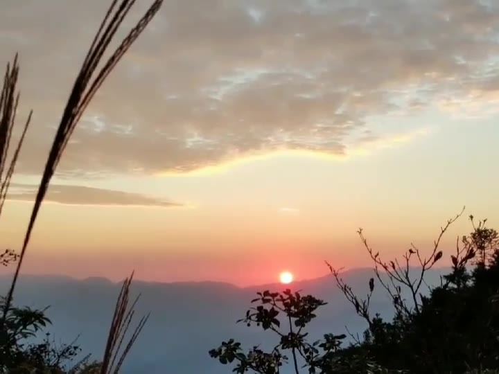 湖南最高峰酃峰山脚下看到的最美日落，你喜欢吗？